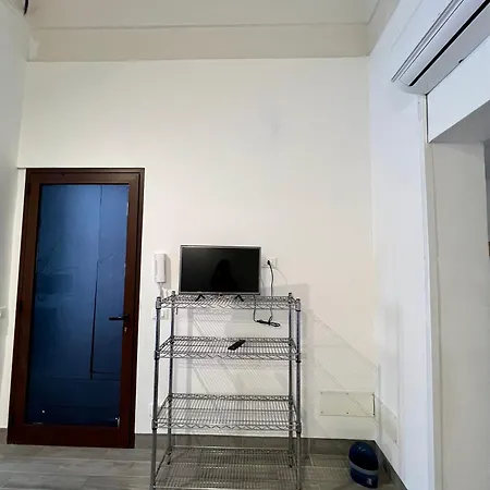 Cortile Bassi 185 * Trapani