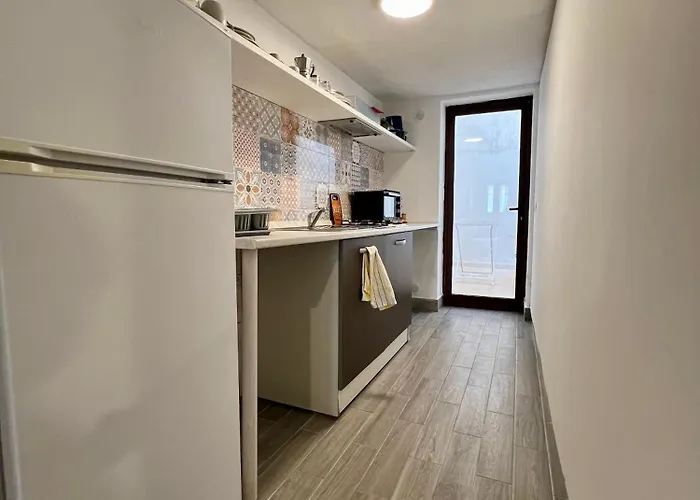 Cortile Bassi 185 *